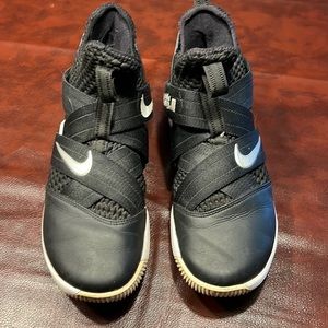 Nike LeBron Soldier 12
TB Black White Silver Size 7.5